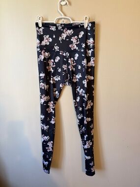 Beyond Yoga navy Floral Leggings with Pink and White Floral Print